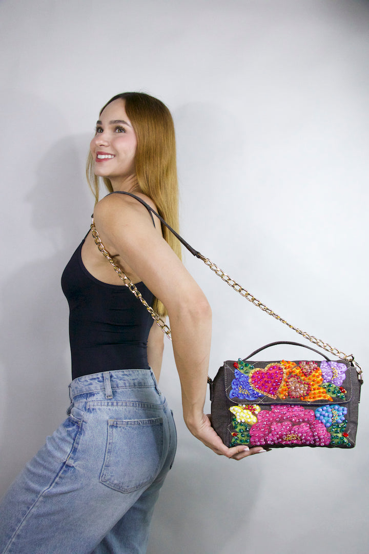 VIOLETA CORAZON CON FLORES